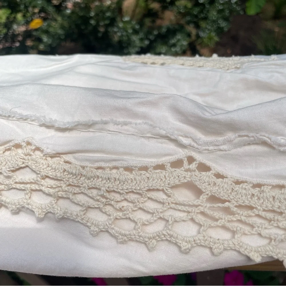Vintage Crochet Twin Size BedSkirt / Ivory